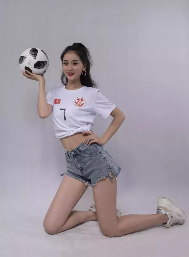 听说，好看的姑娘都在看世界杯