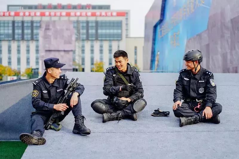 你看起来像我战友这本招生秘笈送你了!(附五所公安院校招考计划)