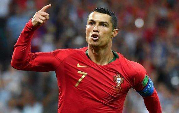 c罗上演帽子戏法点球绝杀,c罗完成帽子戏法英文解说