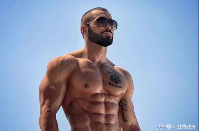 还拿易胖体质当借口？这位钢铁硬汉，却能两度登临巅峰