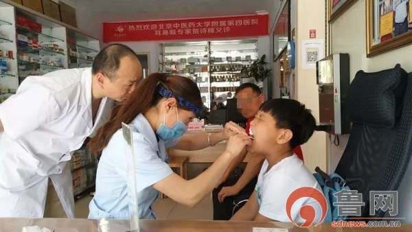 北京中医药大学附院耳鼻喉专家贺诗峰走进侯成庆诊所开展鼻炎、扁桃体炎义诊