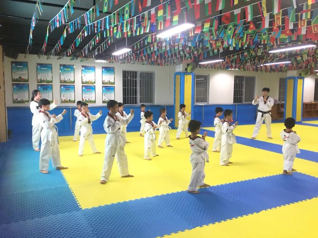 100元抵500元！赶快给孩子抢个名额，这个夏天一起去“踢馆”！