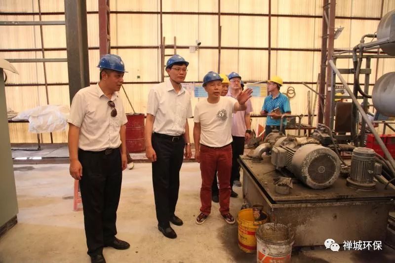 假期不打烊严查脏车入城,五一交警放假不放松整治货车