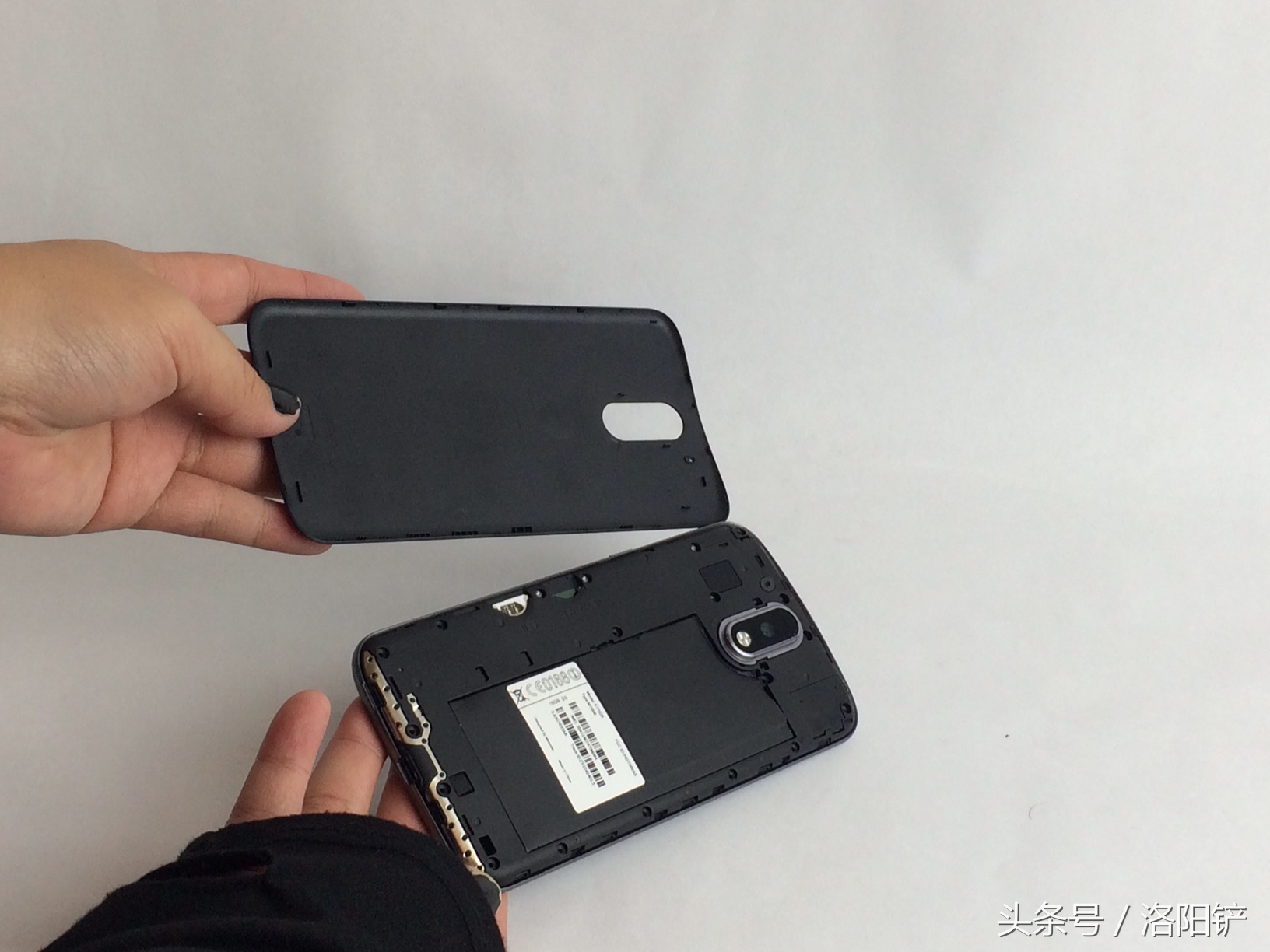 摩托罗拉motog54充电测评,motog54拆解