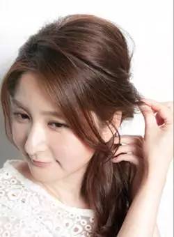 简单易懂又减龄的一款编发造型,侧编刘海编发教程简单又好看