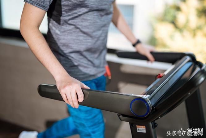太阳毒辣雾霾猖狂亿健睿致X5跑步机才是室内锻炼好帮手