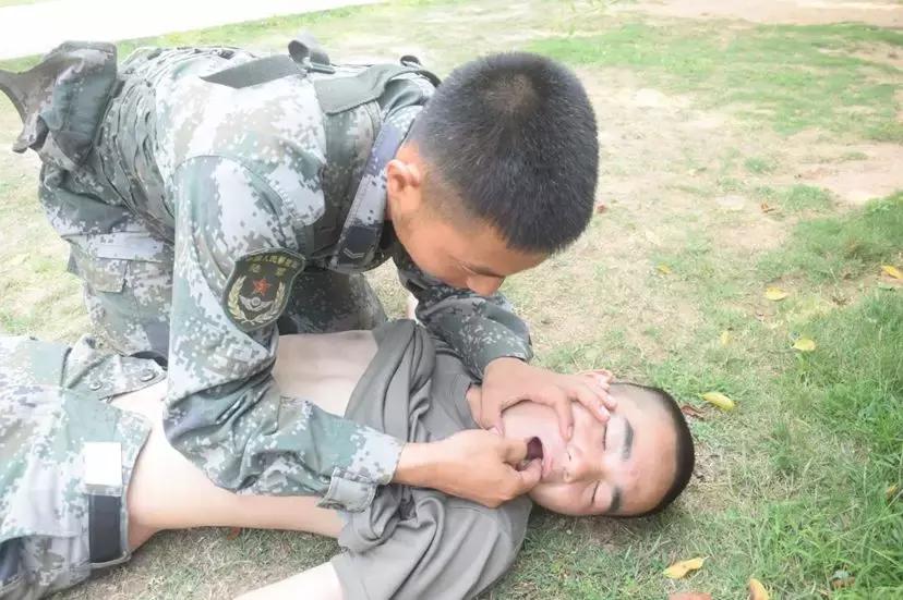 兵哥哥防中暑神器,防中暑小秘诀