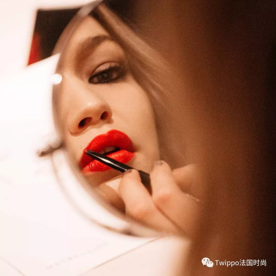 女人永远都缺一支口红,女人的一生中必须有一只口红