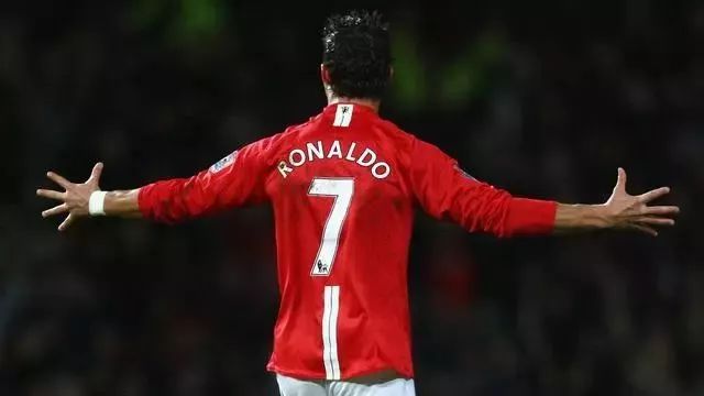 c罗家庭成员主要有谁,c罗小时候家庭条件