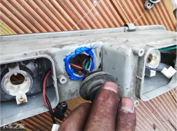 货车大灯不亮保险丝也没问题,卡车大灯故障灯