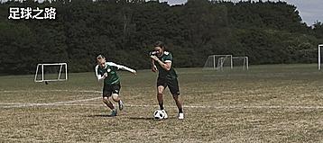 足球十大技巧秀,学会这几个足球小技巧