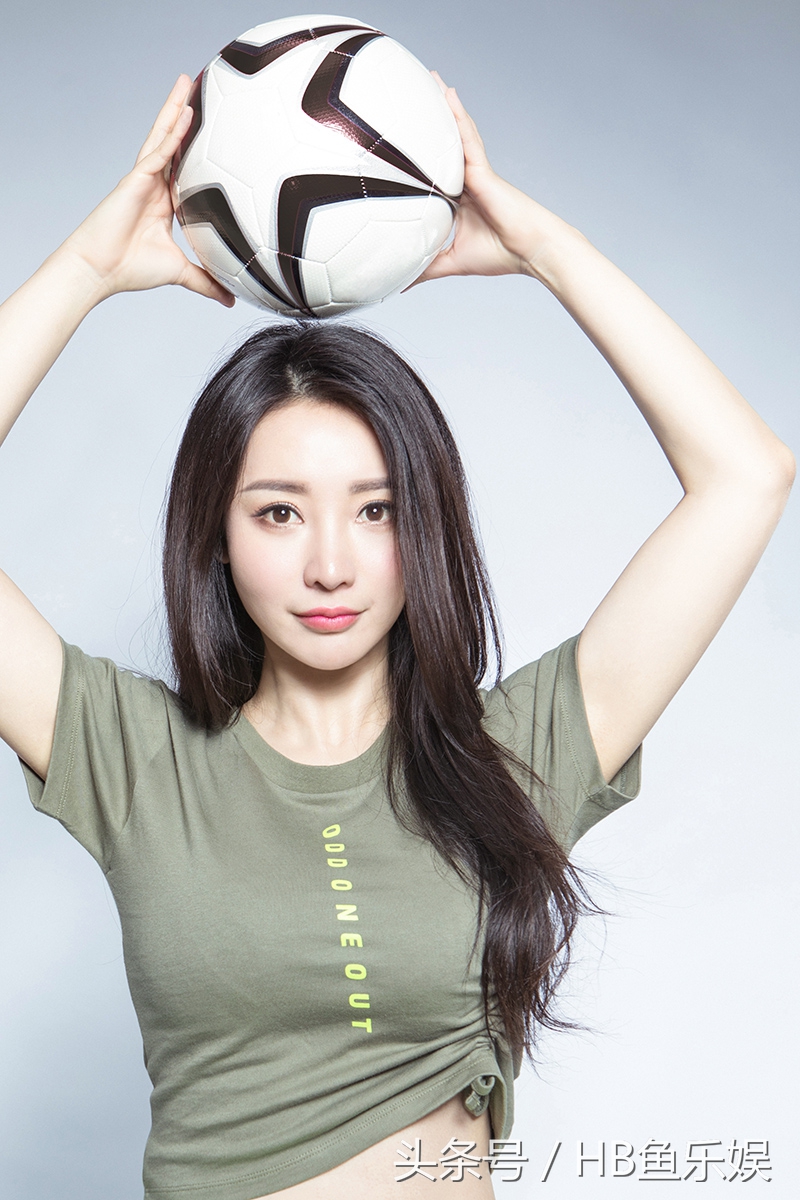 柳岩露脐衫照片,柳岩穿露脐装秀小蛮腰