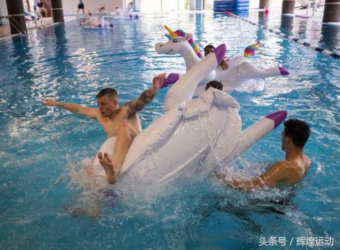 女球迷尖叫全场欢呼鼓掌,英格兰女球迷疯狂庆祝胜利