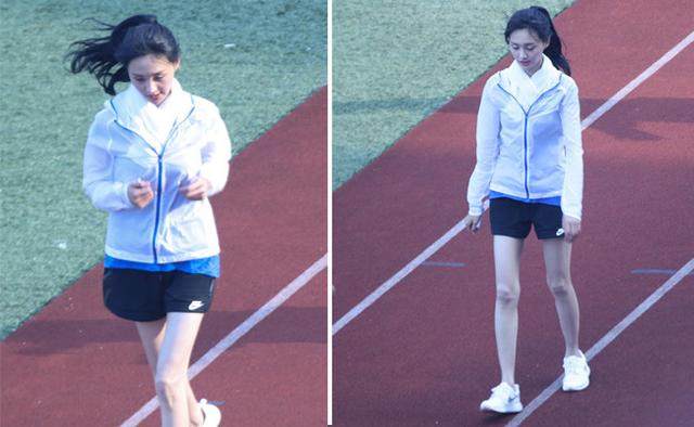 杨幂迪丽热巴黑色衣服,迪丽热巴穿杨幂同款卫衣现身