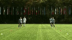 踢球注意脚不要受伤,踢球必做热身