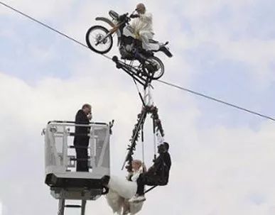 云南车祸20岁女孩当场死亡,云南19岁女孩车祸最新事件