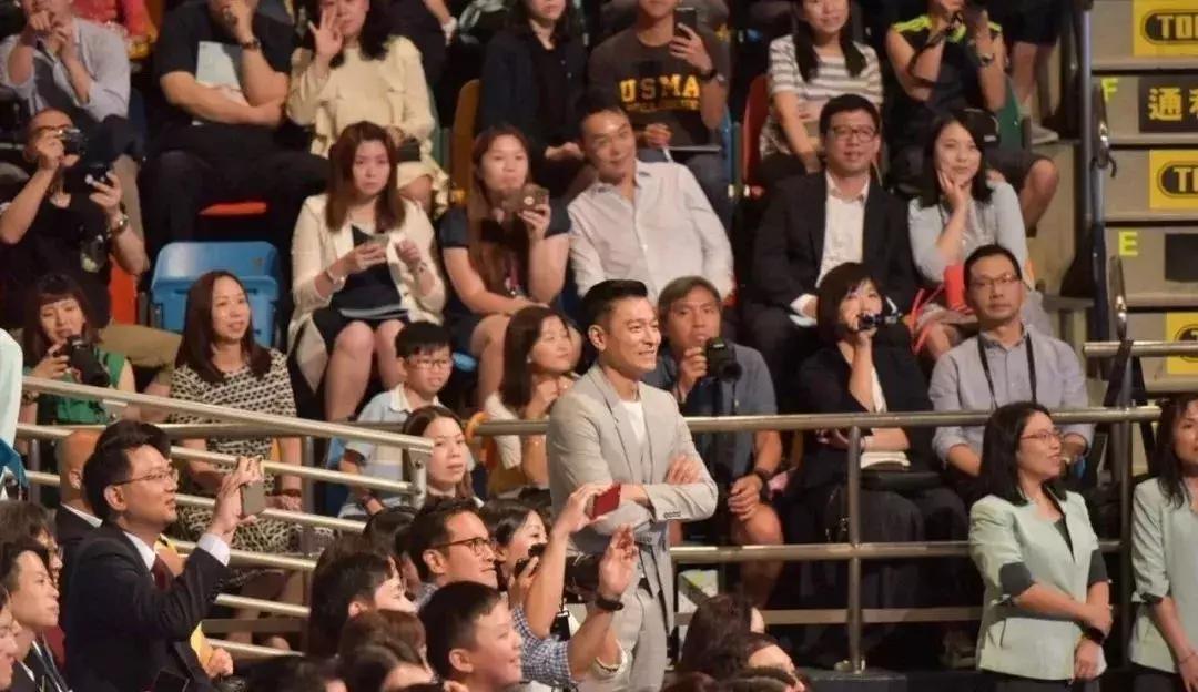 刘德华凭什么能火37年,刘德华凭什么能火40年原视频