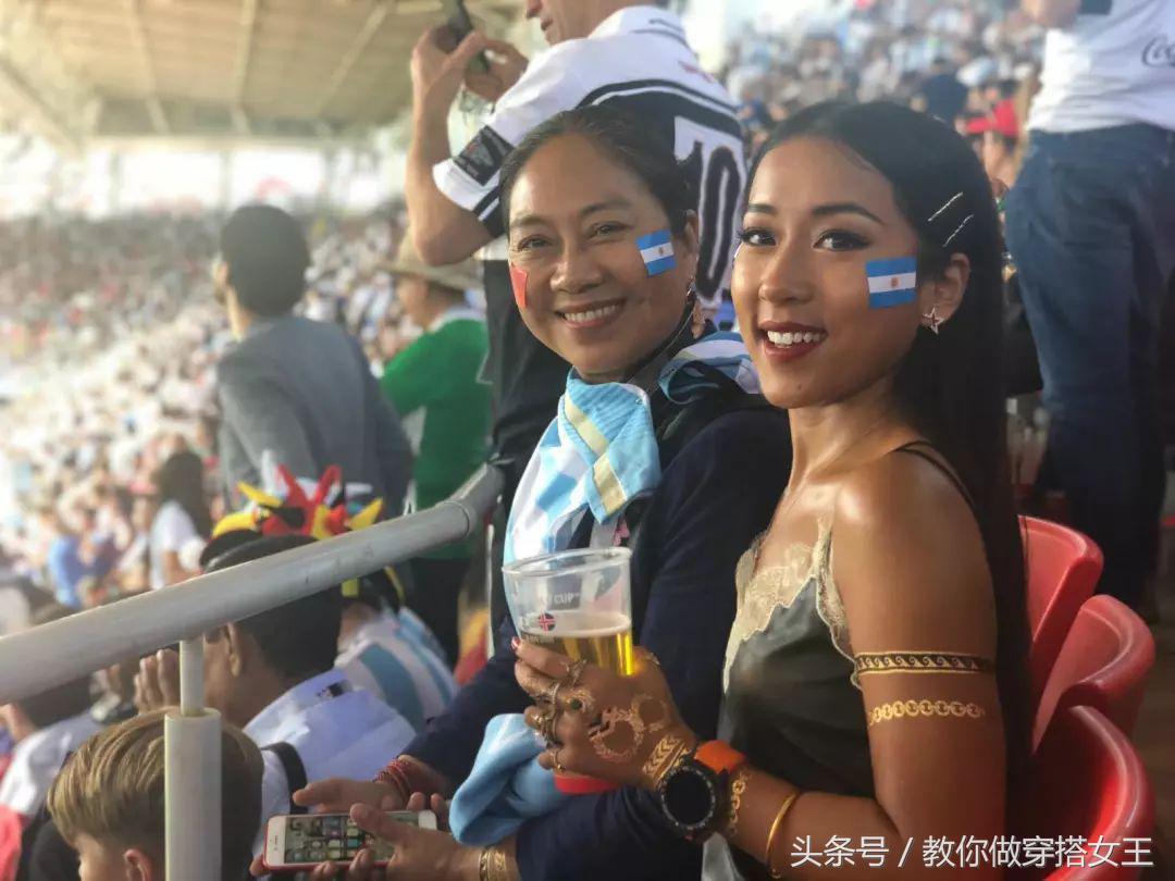 冬天看世界杯的正确打开方式,冷到发紫