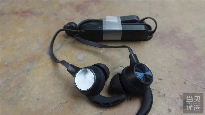 jeetw1蓝牙耳机咋连苹果手机,jeetw1蓝牙耳机连接方法