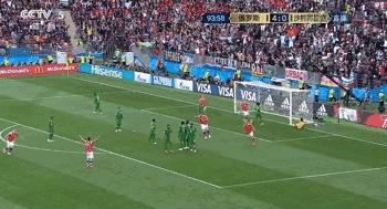 盘点足坛十大精彩瞬间任意球,世界杯战术任意球十佳球