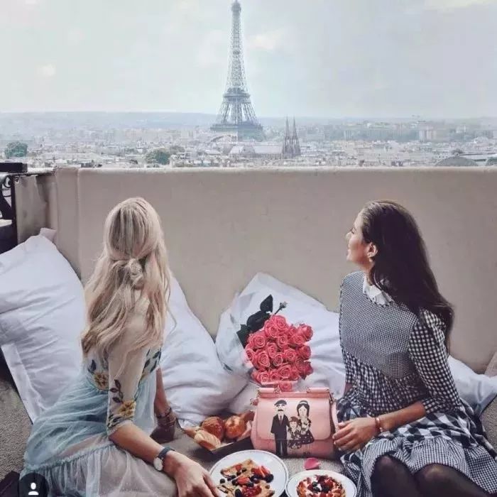 我们是茫茫人海中巧遇的相似灵魂,豆蔻年华里连结的双生花朵