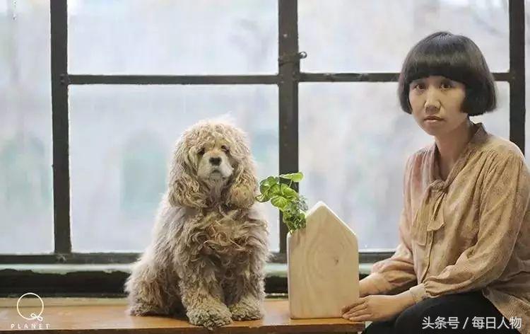 北京女子为狗立碑,北京女子做墓碑送宠物