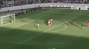 足球赛场上“让人大呼过瘾”的破门瞬间，我确定这不是“恶搞”