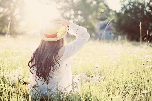 我年纪轻轻为何心事重重怎么回复,年纪轻轻完全走不了路怎么办