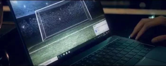 看球时老板夺命Call华为Mate双旗舰“大脚长传”轻松搞定