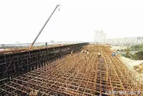 施工员:我很苦,但前途一片光明!