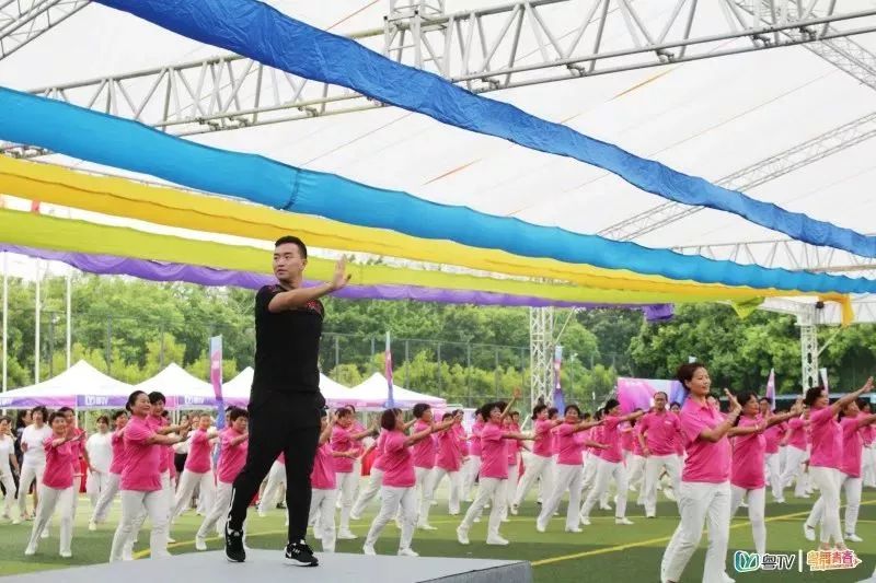 郑州尬舞小蛮腰,最炫劲爆广场舞