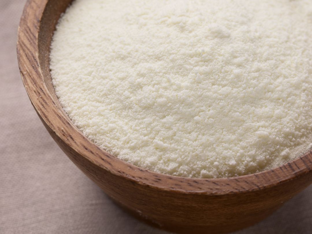 一条货架｜来自澳大利亚的“德运”奶粉；收起来只有巴掌大的拖鞋