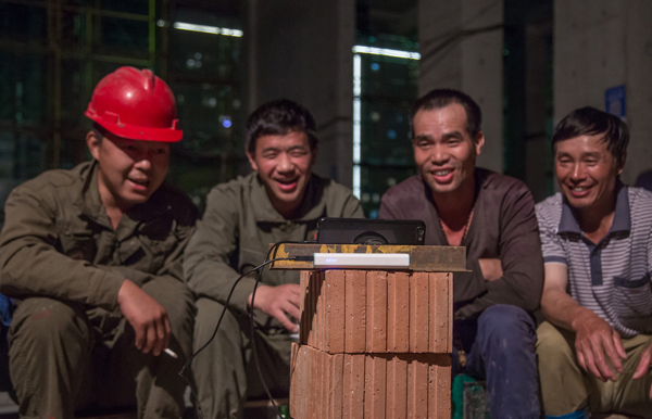 车间看世界杯,放弃铁饭碗看世界杯