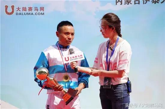 2018伊泰大漠马业系列纯血速度赛马赛事“鄂尔多斯金杯”圆满举办