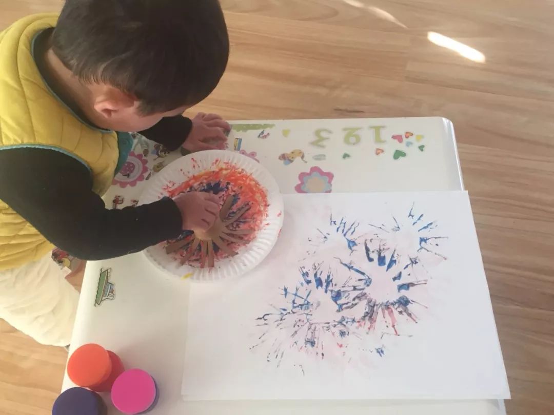 第31天：国外流行的31天不重复室内亲子游戏：卷纸筒游戏！