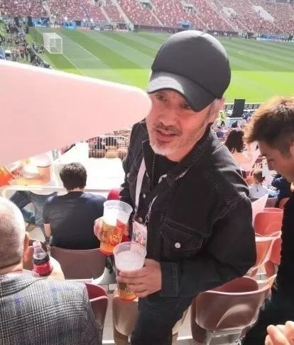 鹿晗解说世界杯，李易峰是“梅西吹”，高晓松竟然要问C罗这个问题……