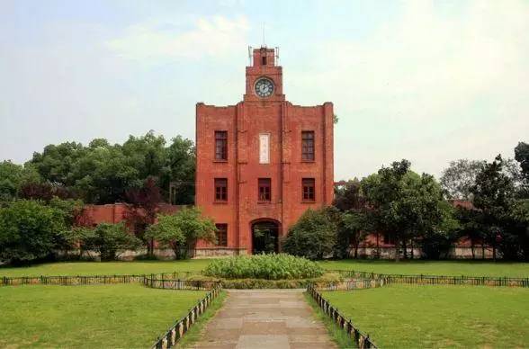 高考法学院校如何选择,哪些法学院校保一志愿