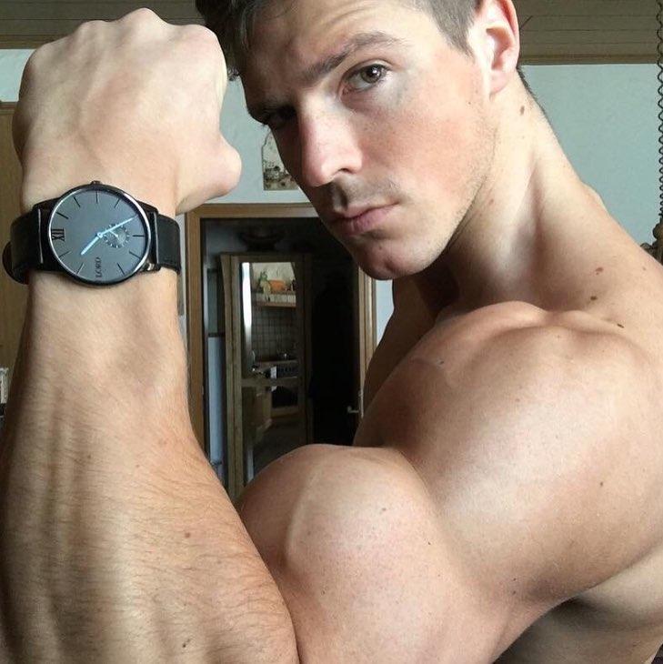 怎么让手臂肌肉线条明显无器械,学生党怎么样手臂肌肉线条变清晰