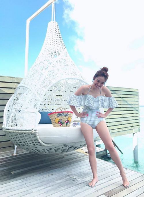 每晚看波的先生们女士们，讲波女郎张洛蔚长腿混血儿泳衣照放送啦