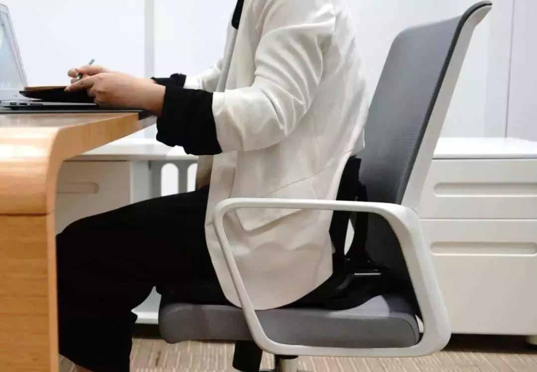 “胖到护照无法识别”“把十年前的自己吃了”……创业后你胖了吗?