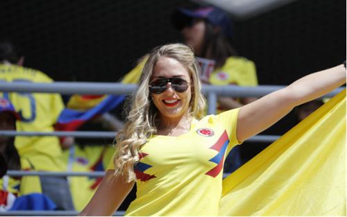 世界杯小姐姐克罗地亚,世界杯美女献吻