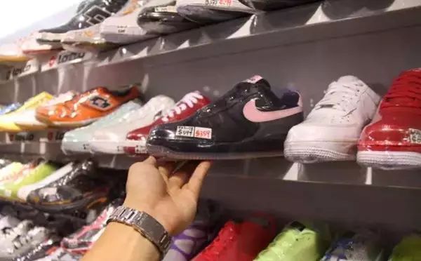 佛山查获假冒化妆品案件,香港假化妆品是真的吗