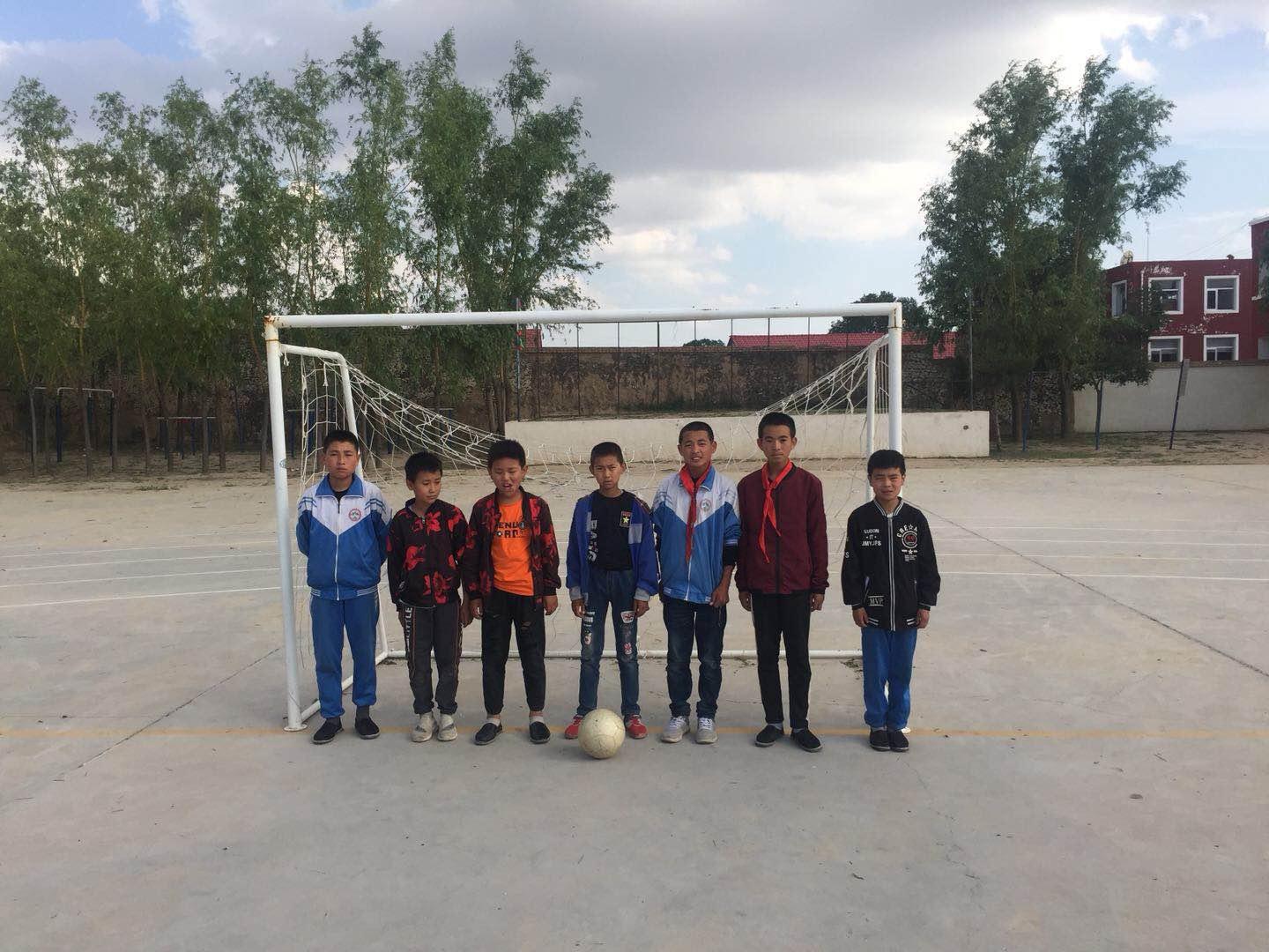 你还在熬夜看世界杯？动动手指，帮这些中国乡村小朋友圆足球梦吧