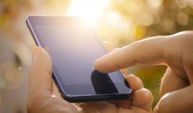 手机关机很长时间之后再开机很卡,手机总是自动关机重启是什么原因