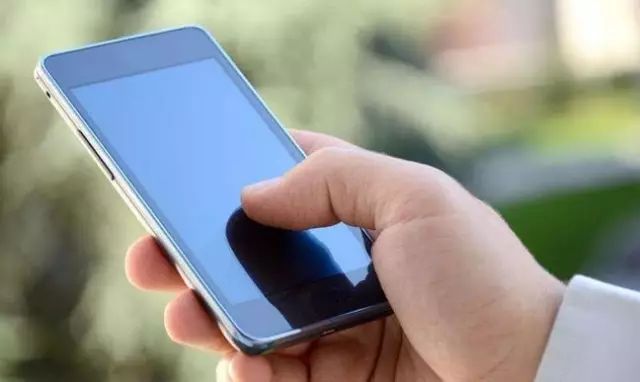 手机费电重启后正常过两天又费电,苹果手机一直重启开机几秒又关机