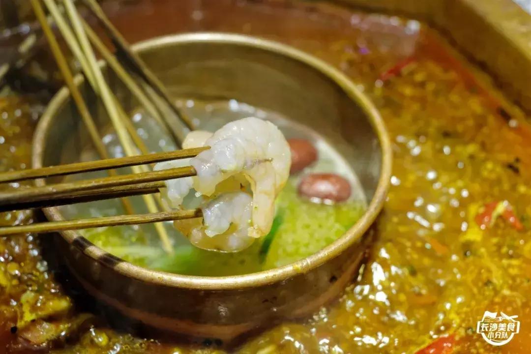 情怀总被烂梗消费,网红串串店长沙