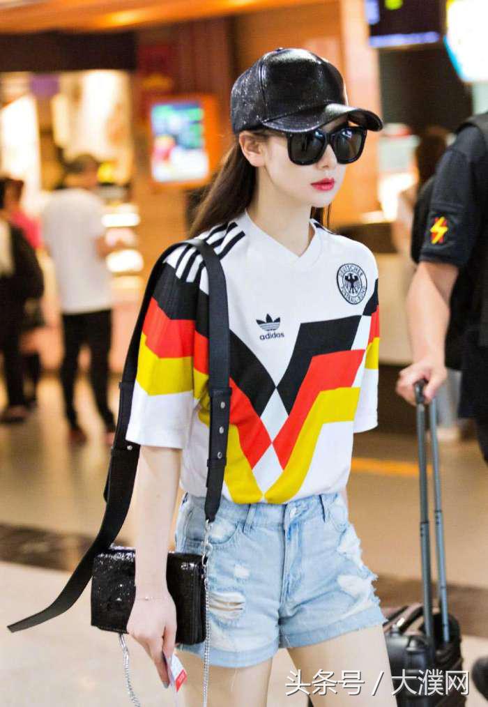 戚薇长筒袜穿搭,戚薇穿长筒袜子的照片