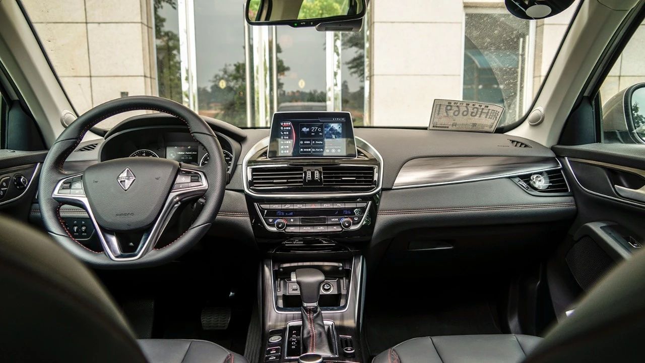 “德味”屁股加持！试驾全新宝沃BX6