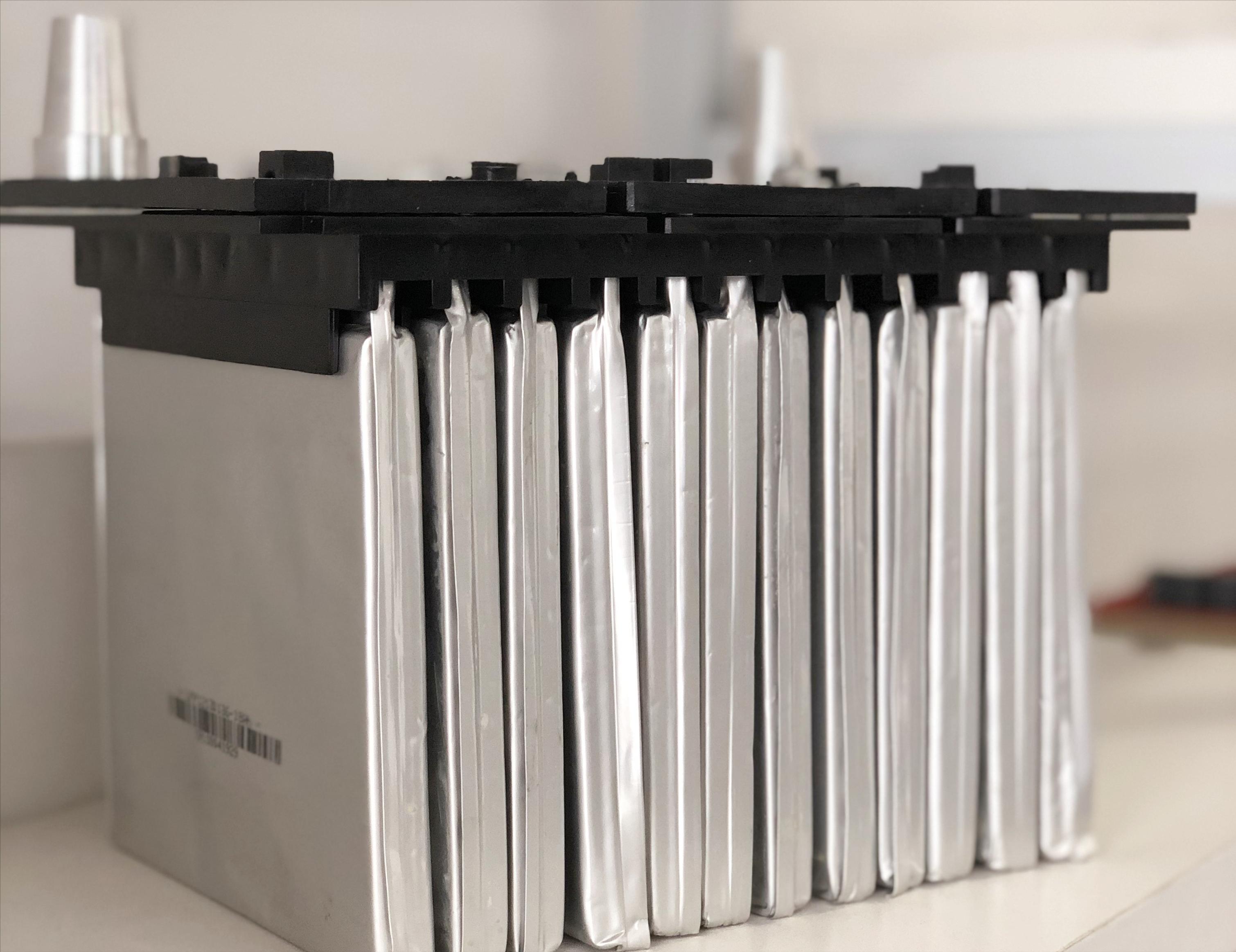 车子开了几年感觉大灯不亮了,汽车大灯不亮电瓶不耐用怎么回事