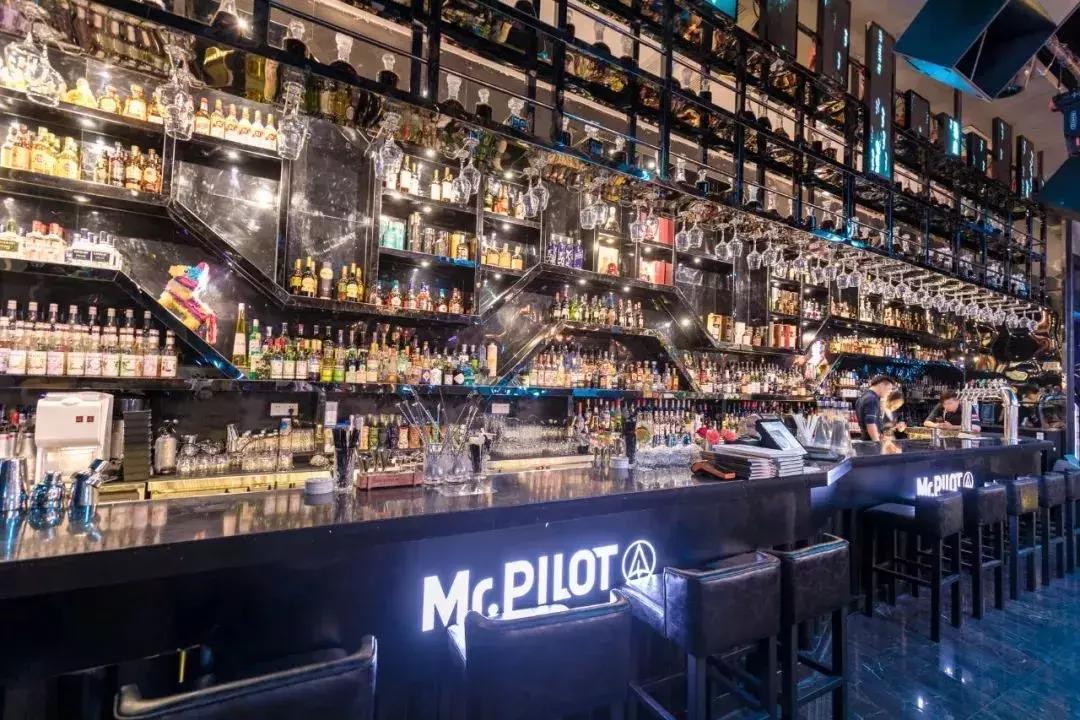 适合小情侣去的餐吧,一家很有情调和气氛的露天餐吧